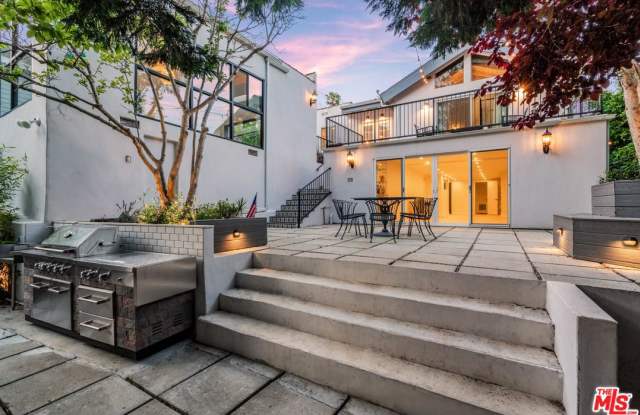 967 WELLESLEY Avenue Gallery 3