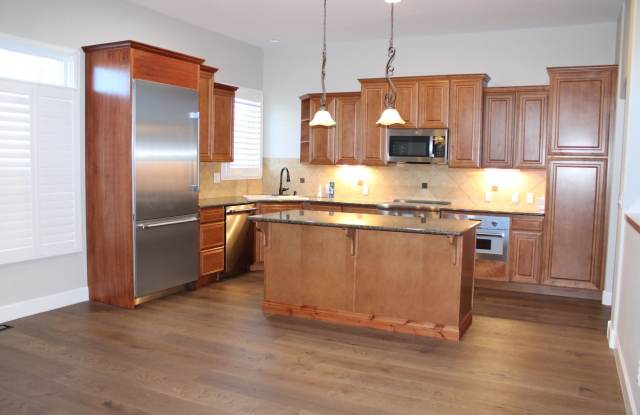 Gorgeous Three Bedroom Home in Windsor Gallery 3