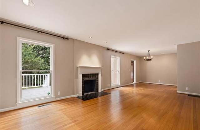 2041 Fairhaven Circle NE Gallery 2