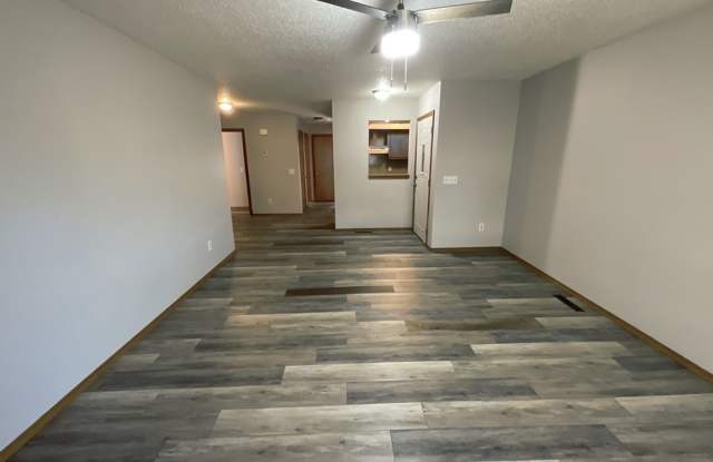 LEASING Gallery 3