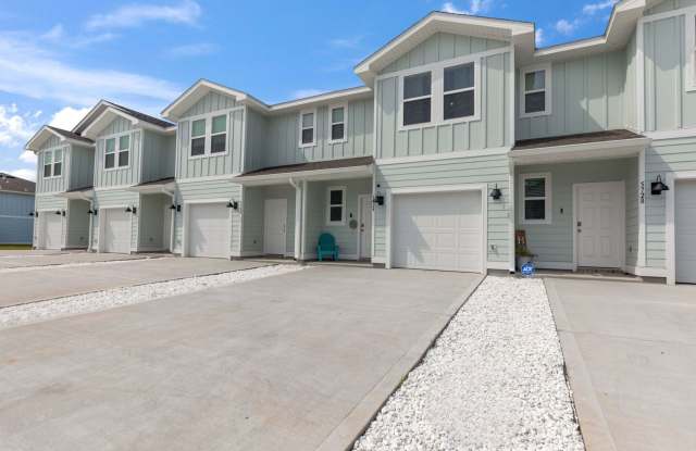 3BR Townhome in Gulf Breeze | Available Fully Furnished (Optional) - 5724 Sandy Walk Street, Woodlawn Beach, FL 32563