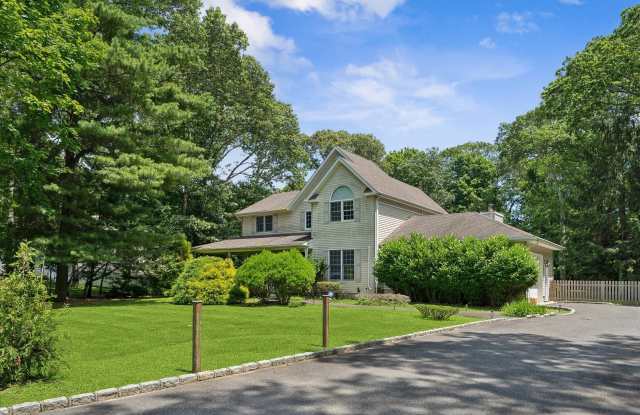 63 ROSELAND LN - 63 Roseland Lane, East Patchogue, NY 11772