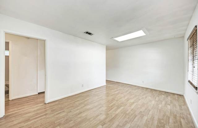 1805 Mohle - A Gallery 4