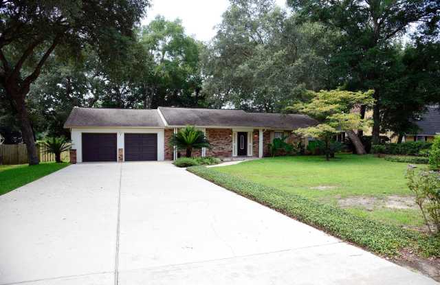 Beautifully updated 4 bedroom Lake Sharon home! Gallery 1