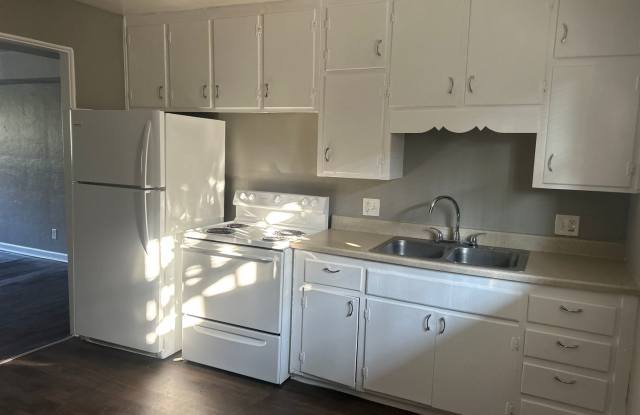 Welcome Home! - 1040 Forest Court, Kansas City, KS 66103