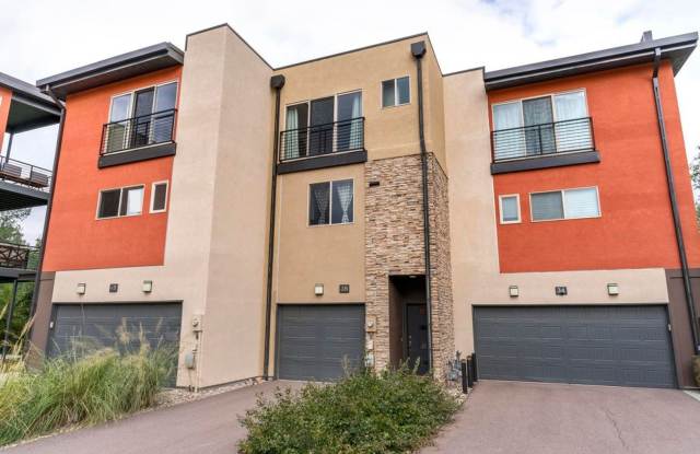 Luxury Townhouse, Minutes from Downtown photos photos