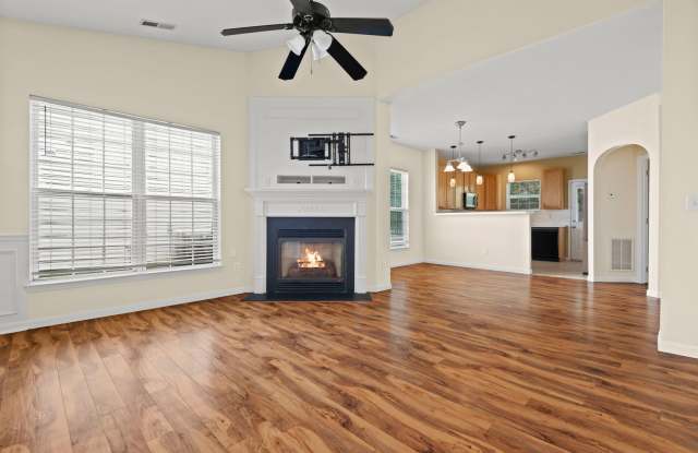 **RENT & APPLICATION INCENTIVE** Charming 3 bedroom, 2 bathroom Ranch-style home Gallery 4