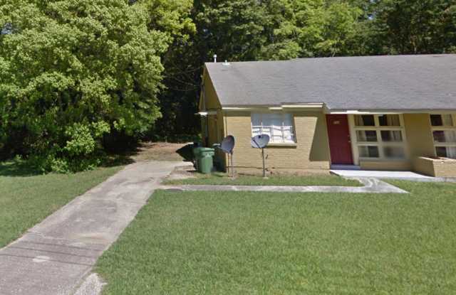 Duplex with Large Back Yard photos photos