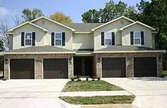 1908 Azlin Pl - 1908 Azlin Place, Siloam Springs, AR 72761