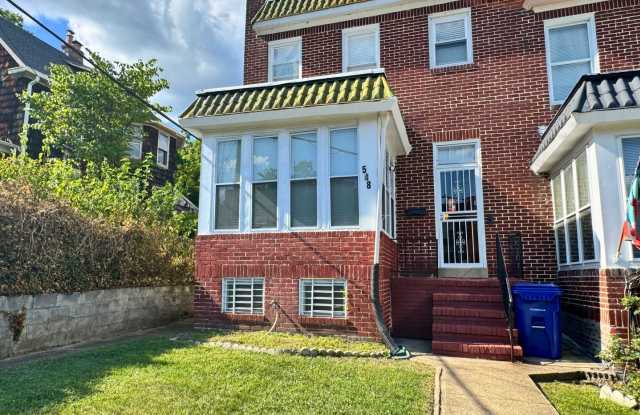 Charming and Spacious 4BR, 2BA Townhouse photos photos