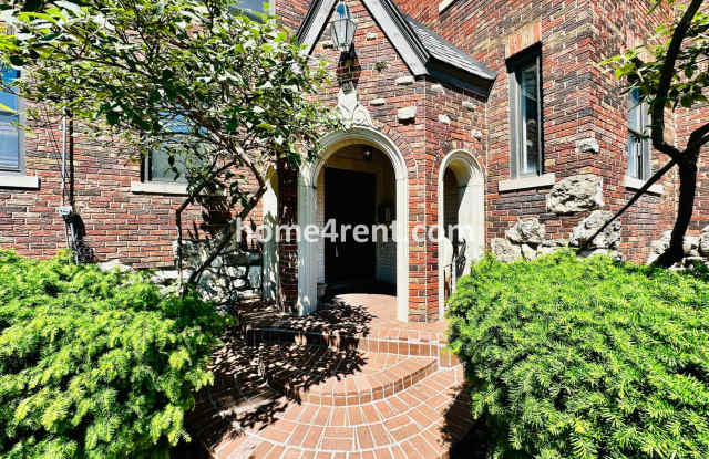 Luxury Condo Living Near the Country Club Plaza! Gallery 3