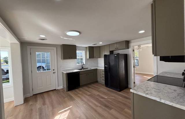 Beautiful Move in ready House! Gallery 4