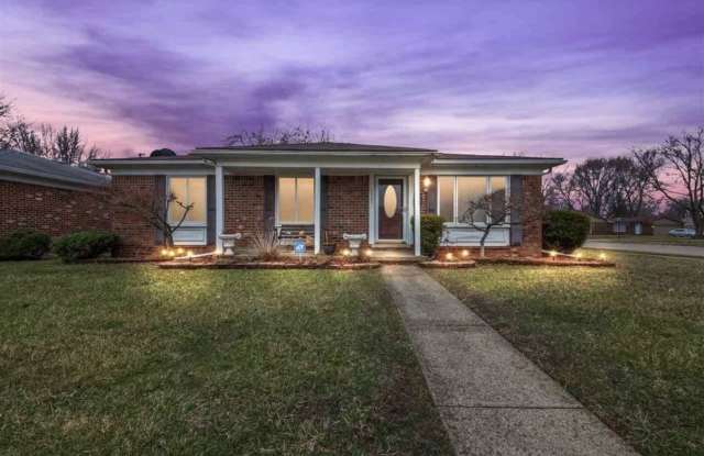 16567 Bowman Street Gallery 1