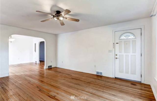 4810 South Thompson Avenue Gallery 2