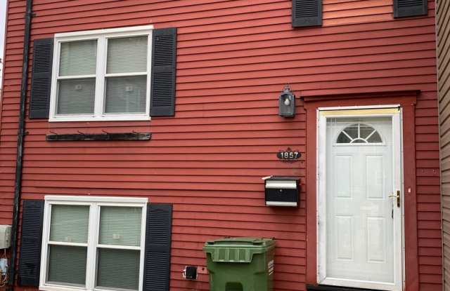 3 Bedroom, 1.5 Bathroom End of Group Townhome In Edgewood photos photos