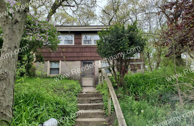 Large 2 bedroom home (close to the beach) - 283 North Hamilton Street, Gary, IN 46403