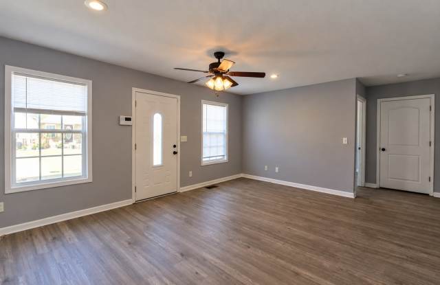 Pet-Friendly 3-Bedroom Home with Garage, Private Backyard Setting & Included Laundry Gallery 3