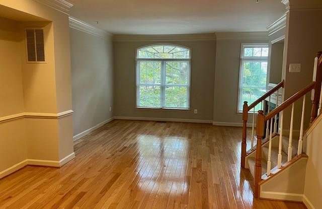 413 OAK KNOLL Drive Gallery 2
