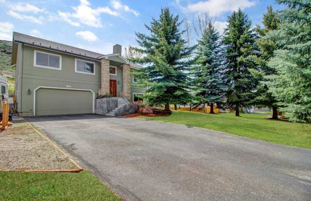 Spacious Home on Elevated Lot in Bellevue's Sunset Ranch Neighborhood photos photos