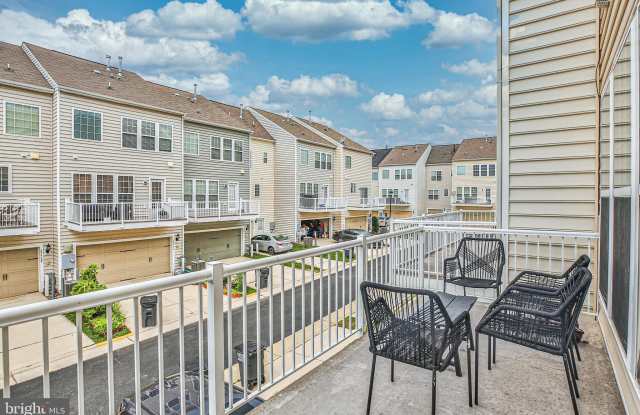 25501 AMBER GATE Terrace Gallery 3