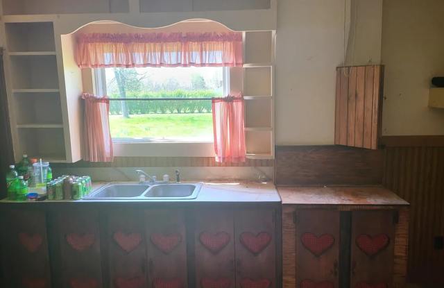 RICHVIEW, IL - Wood Sided Bungalow with garden shed, new roof and minutes to I-64  - $499 MONTH / $1999 DOWN Gallery 3