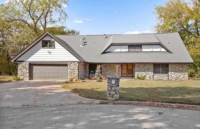 8610 Meadowood Circle Gallery 1