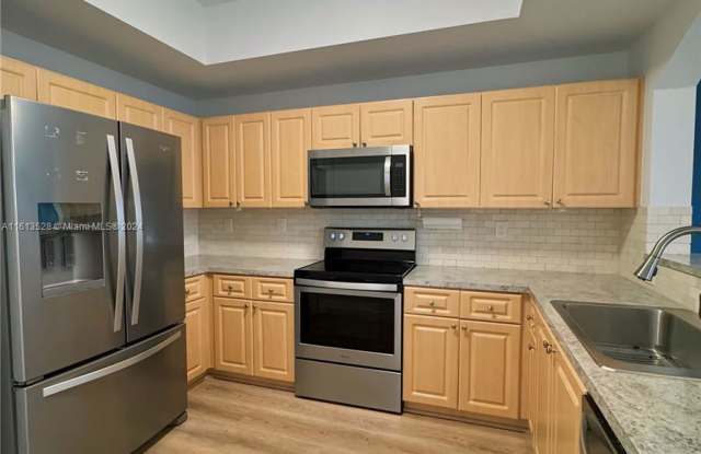 8886 West Flagler Street - 8886 West Flagler Street, Fountainebleau, FL 33174