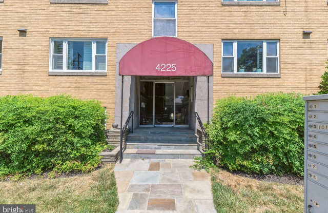 4225 N HENDERSON Road Gallery 3