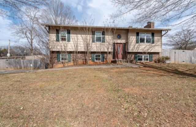 Knoxville 37912 - Coming Soon - 3 bedroom, 2.5 bath home - Contact Tom Parry (865) 607-3649 photos photos