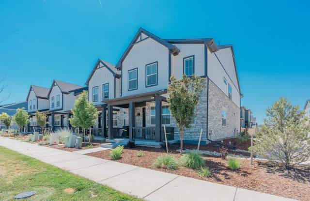 Like-New Energy-Efficient 3BR Townhome in Horizon Uptown photos photos
