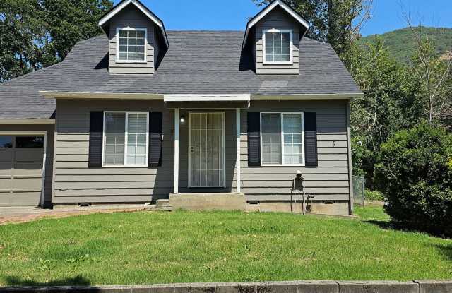 Large Yard - NE Grants Pass photos photos