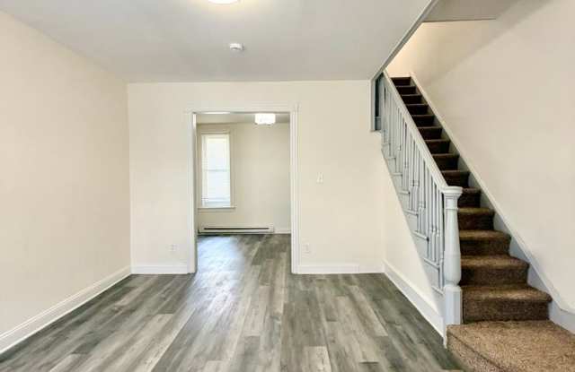 Three Bedrooms, Pet-Friendly Living & In-Home Laundry — Available Now Gallery 3