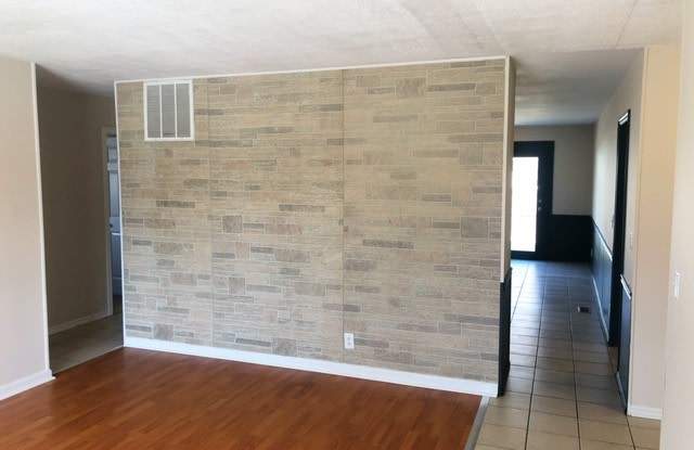 9908 Strathmore Ct Gallery 2