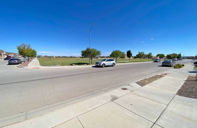 Northeast El Paso 4 bed with Refrig A/C across from Park/Playground Gallery 4