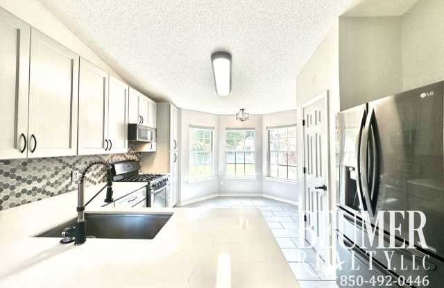 Solar Panel 3bd/2bath Home located Northeast Pensacola photos photos