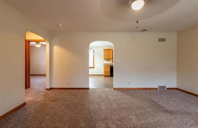 Great Springfield Location! 2 Bed / 1 Bath photos photos Great Springfield Location! 2 Bed / 1 Bath photos photos