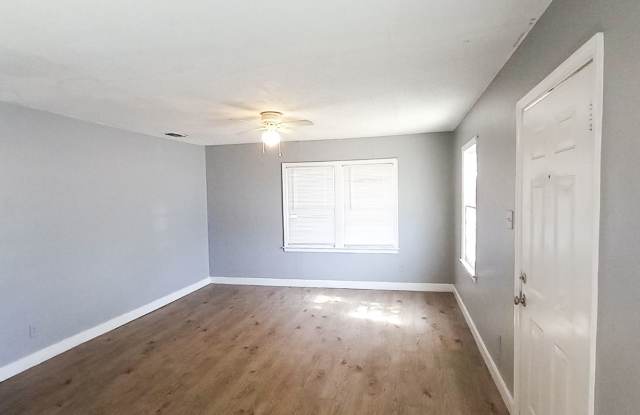 Handyman Special $0 First Month's Rent / “You fix, you SAVE BIG!!” Contact Diane for details: 806 704-3055 ext 2 Gallery 3