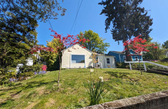 Updated 3 Bedroom Charmer in the Heart of DT Bremerton! photos photos