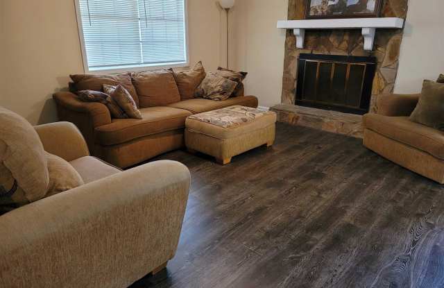 1206 Creek Forest Gallery 3