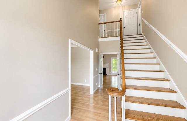 Beautiful Home in the Heart of Greenville Gallery 4
