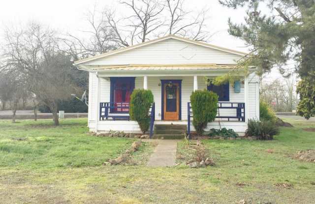 927 Pine St - 927 Pine Street, Brownsville, OR 97327