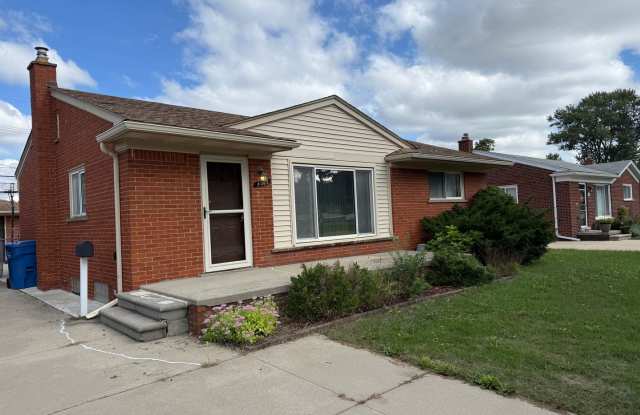 3 Bedroom Ranch/Full Basement - Warren Gallery 3