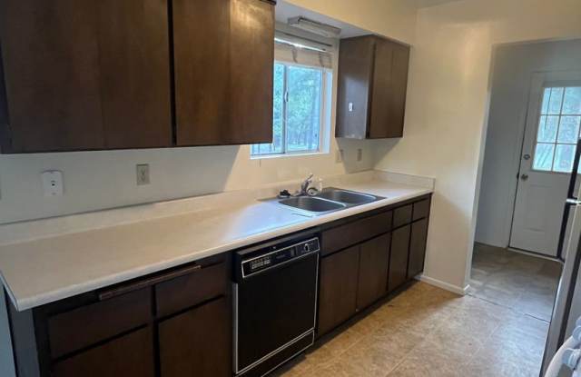 (LEASE PENDING) $2,475 3 Bed/2 Bath House -Country Club Estates neighborhood photos photos