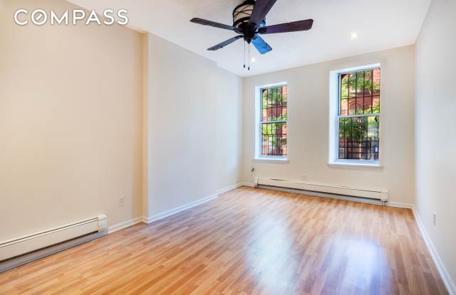 250 MacDougal Street photos photos
