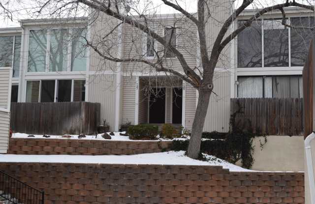 1050 South Monaco Street Parkway photos photos