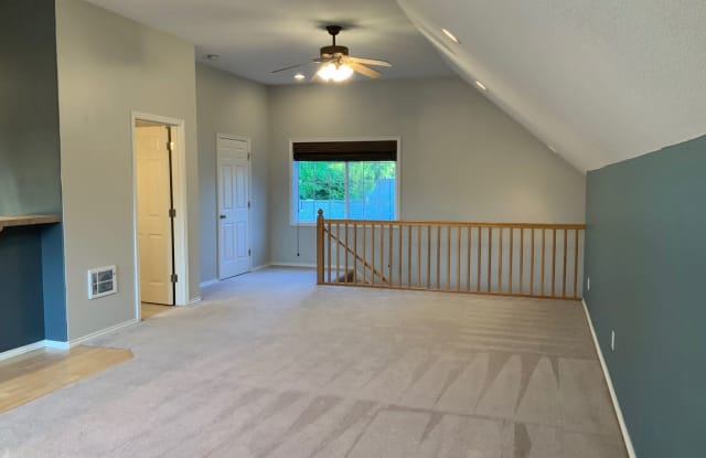 165 ARLINGTON ST - 165 W Arlington St, Gladstone, OR 97027