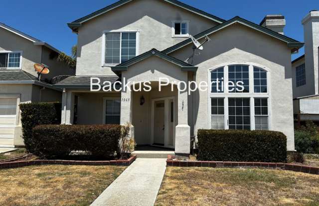 Wonderful two bedroom home close to Constitution shopping center photos photos