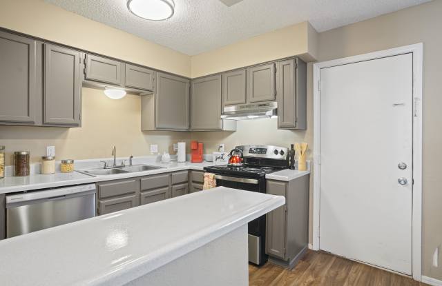 Diamond Crest Townhomes Gallery 4
