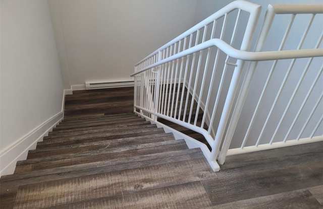 262 E Main Street unit: D Gallery 4