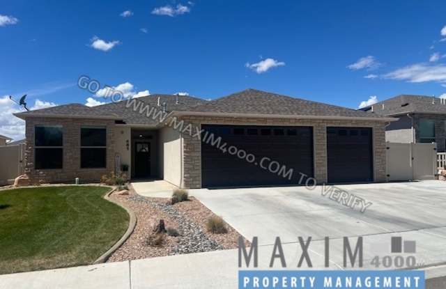685 ARRAN WAY - SPACIOUS 4BR HOME! photos photos